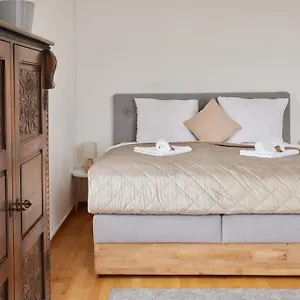 Idee Living: Design-apartment- Netflix - 6 Pers Apartment